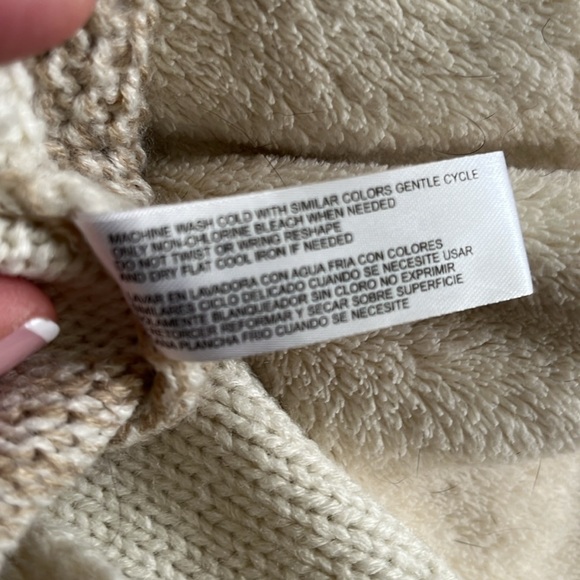 Emily Rose (bought on stitch fix). women’s V-neck sweater. Size XL.Cream and tan - Picture 10 of 13